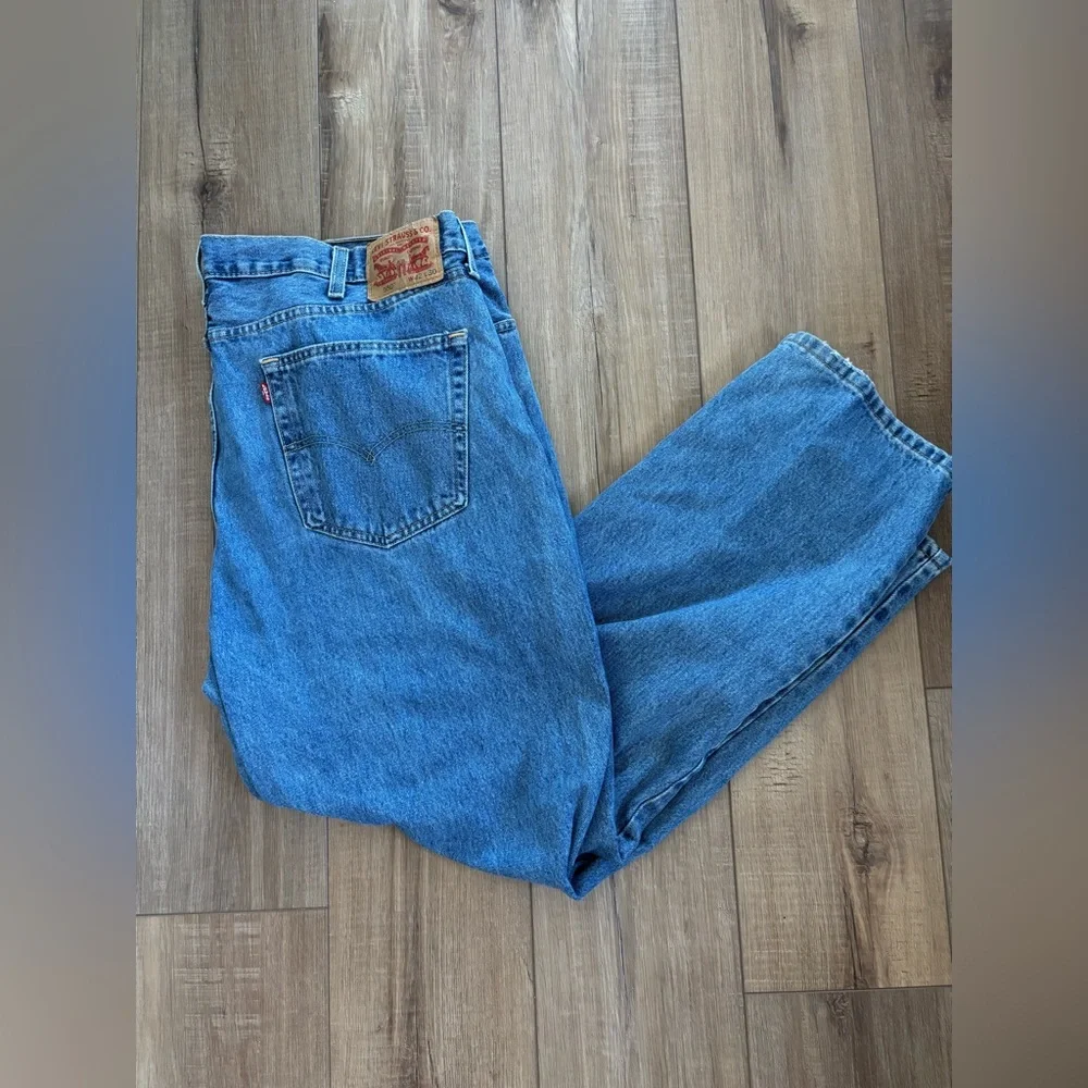 Levis men’s 550 blue jeans size W42 L30